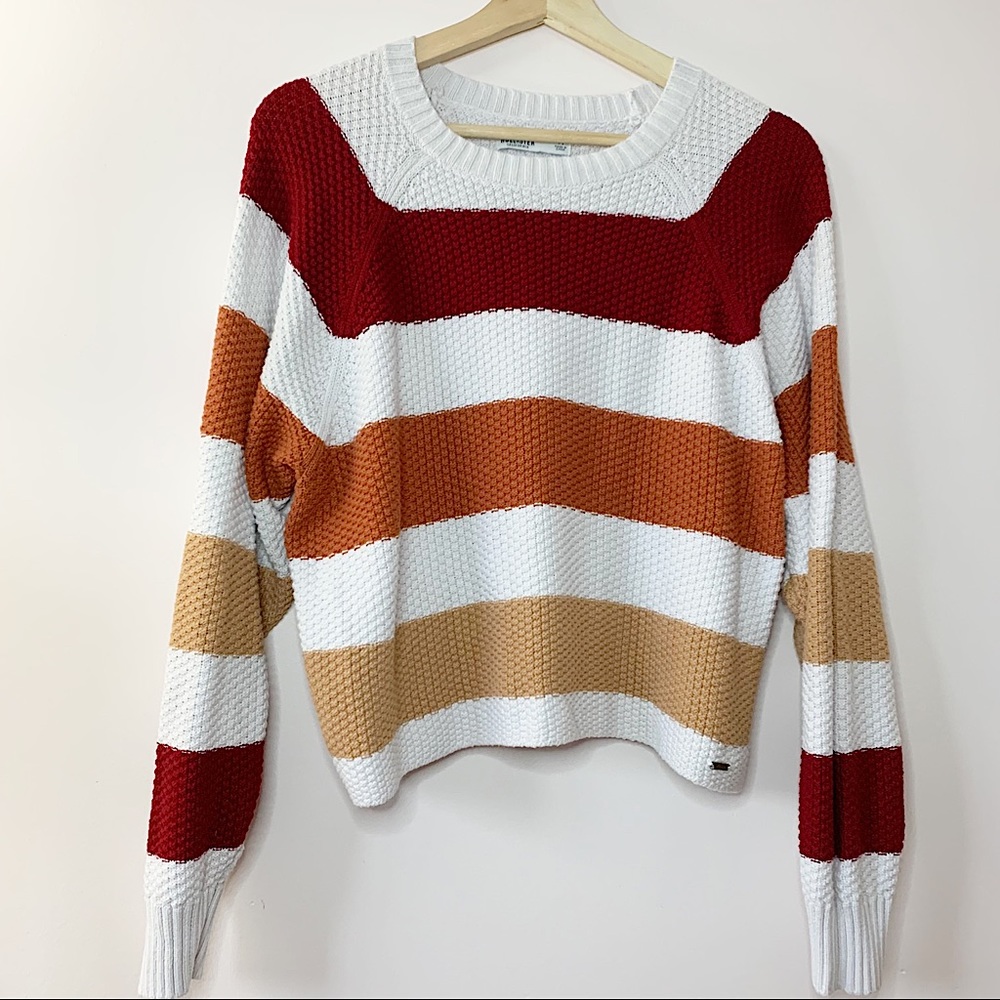 Three tone cropped knit crew 🤍